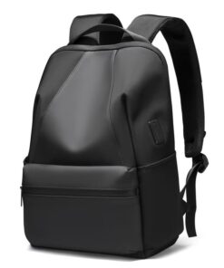 Městský černý batoh na notebook Madden Mark Ryden, 18l, voděodolný, Usb a Usb micro port